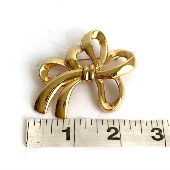 Vintage Monet Gold Tone Ribbon Brooch Pin - Picture 6 of 6
